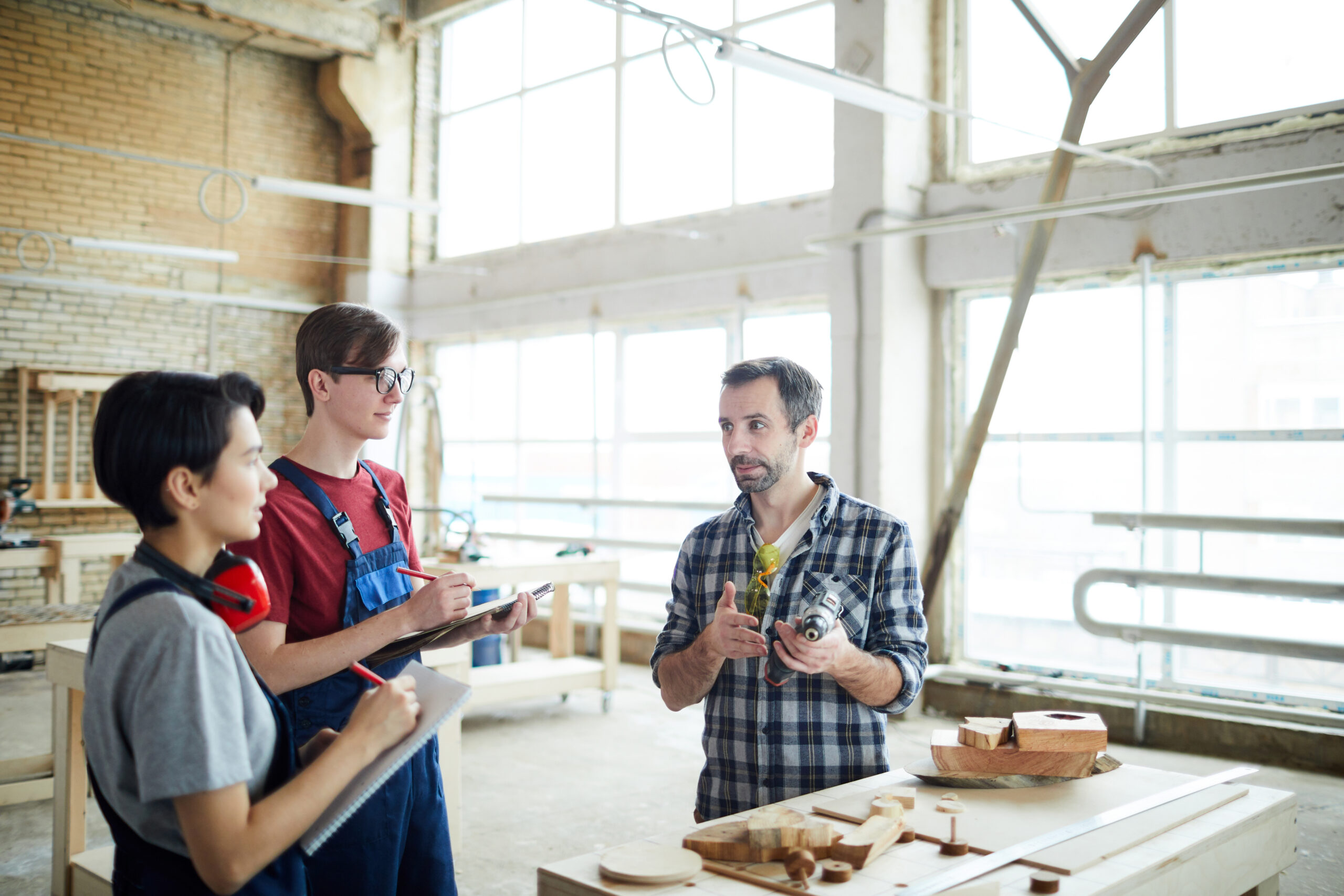 Apprentis en menuiserie